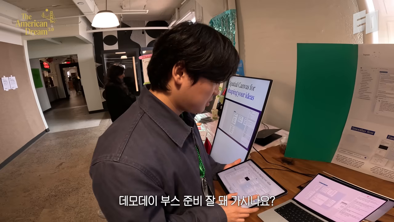 데모데이 부스에 걸린 'Spatial Canvas for shaping your ideas' — 흩어진 생각을 다듬는 캔버스라는 제품 정의